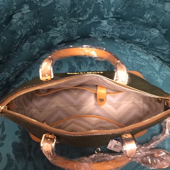 🚫SOLD🚫Dooney & Bourke Domed Leather Satchel - Picture 3 of 8